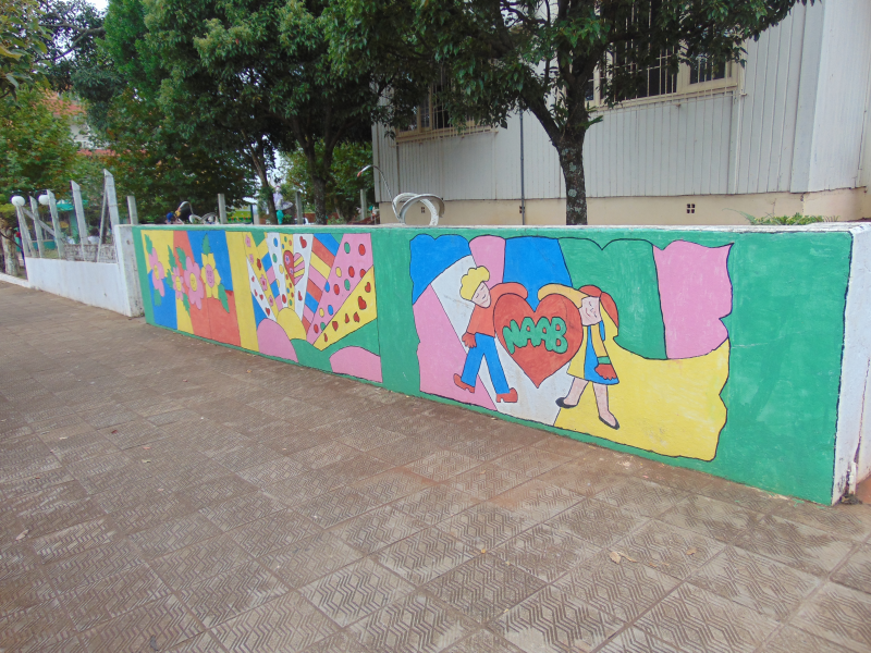  ARTE E PINTURA REVITALIZAM O MURO EM FRENTE AO NAAB